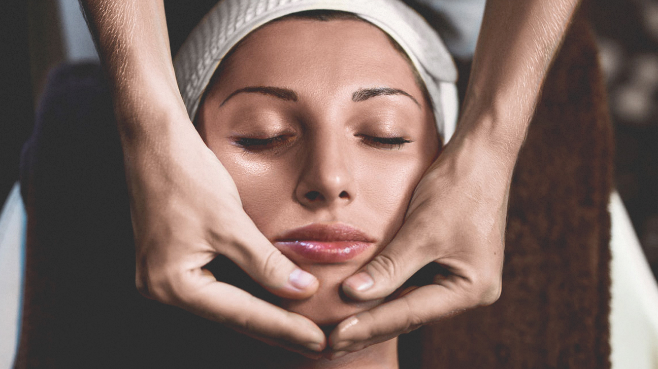 Do Massages Cause or Erase Wrinkles? This Aesthetician Expert Answers